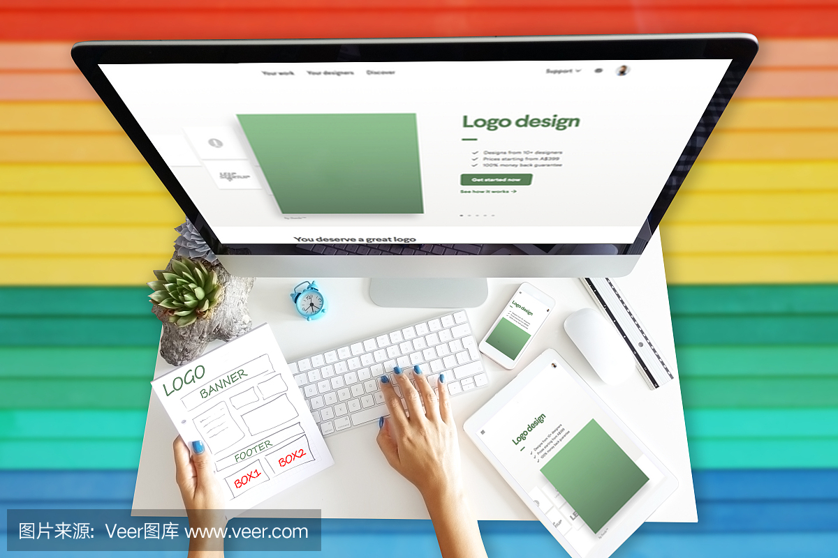 響應(yīng)式網(wǎng)頁設(shè)計開發(fā)與計算機(jī)和不同的設(shè)備上的彩虹背景